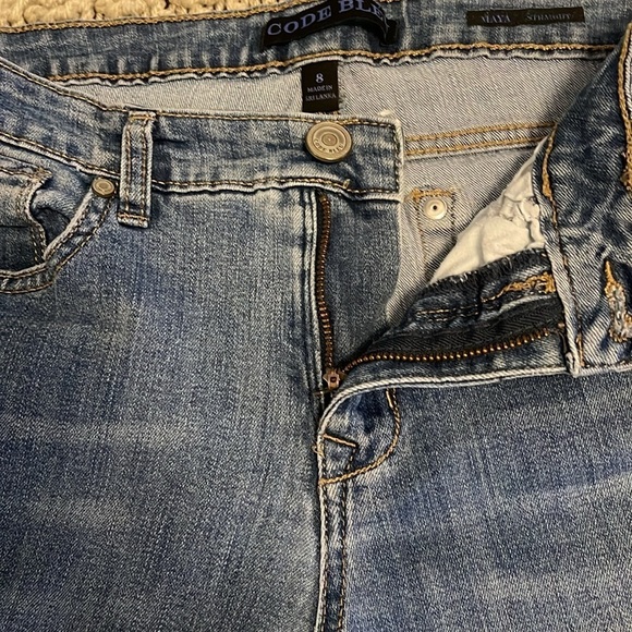 Code Bleu Women’s sz 8A Jeans Maya Straight leg light wash, distressed, preowned - Picture 6 of 12
